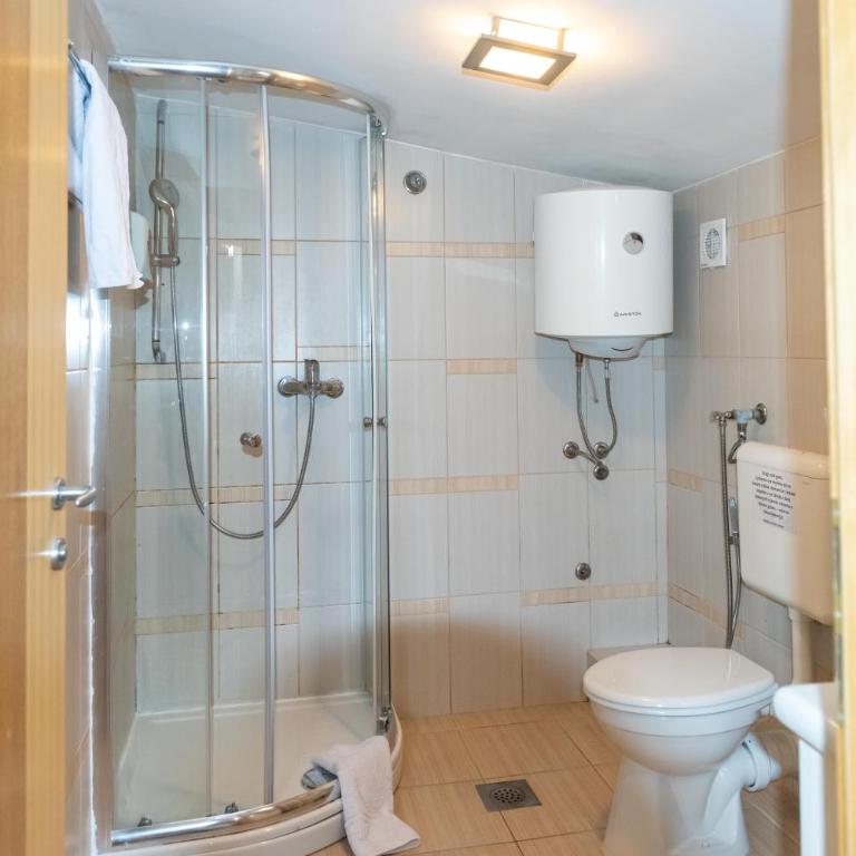 Hotel Vamos Sarajevo, b&b - Dvokrevetna Soba sa Bračnim Krevetom i Sopstvenim Kupatilom - 4