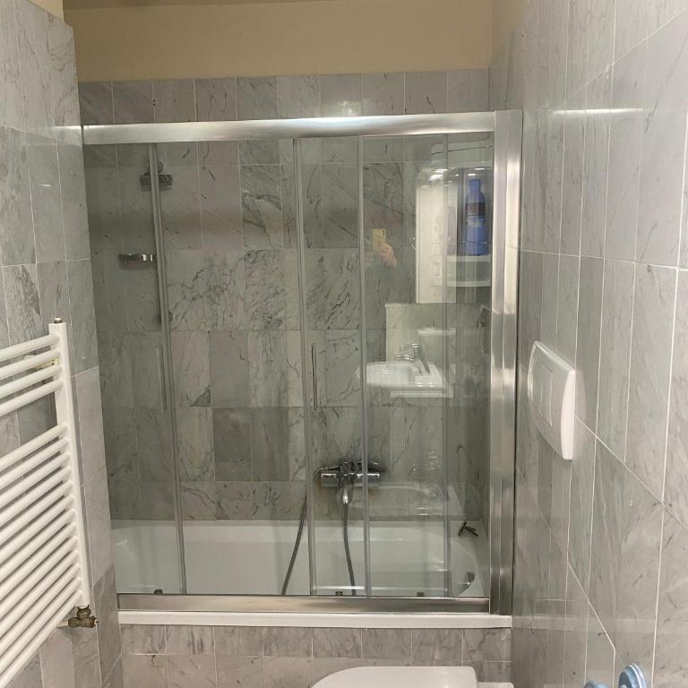 Renovated apartment with 3 bedrooms in an historic palazzo between port and old town - Three-Bedroom Apartment - 7