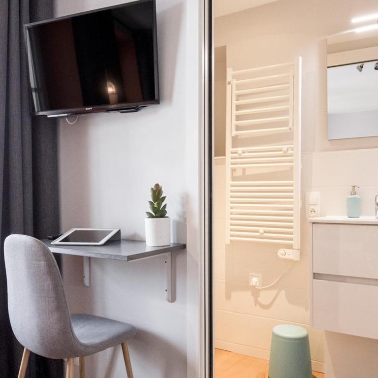 Hyper centre chambre au calme - Double Room with Private Bathroom - 2