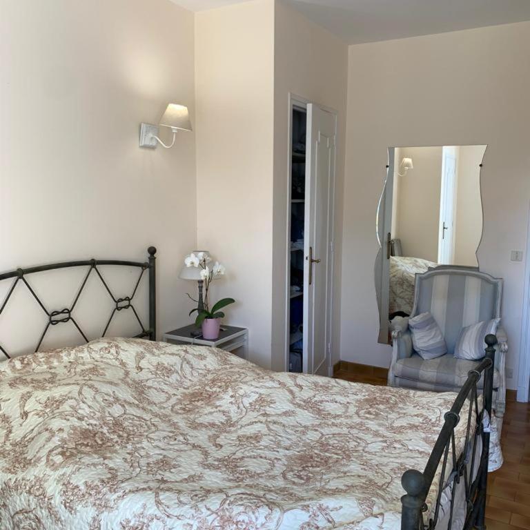 Cap d Antibes, Salis beach , 2 bedrooms , free parking - Appartement 2 Chambres - 8