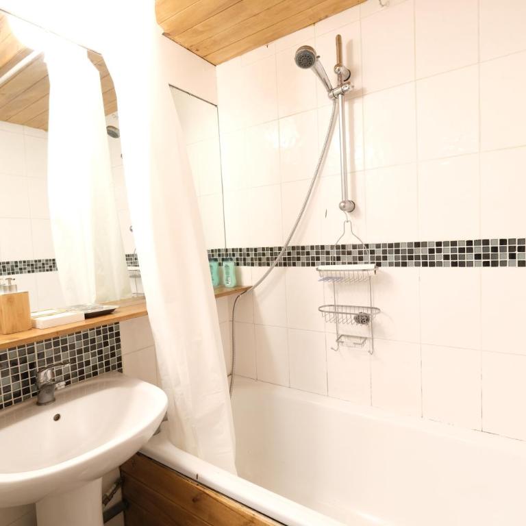 Cozy Chamonix Ski Studio with Mountain Views - Apartment with Mountain View - 16