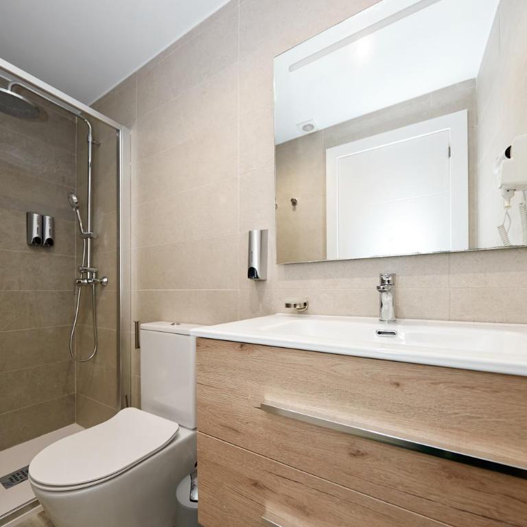 Enmathi Alicante Benalua - Family Room - 10