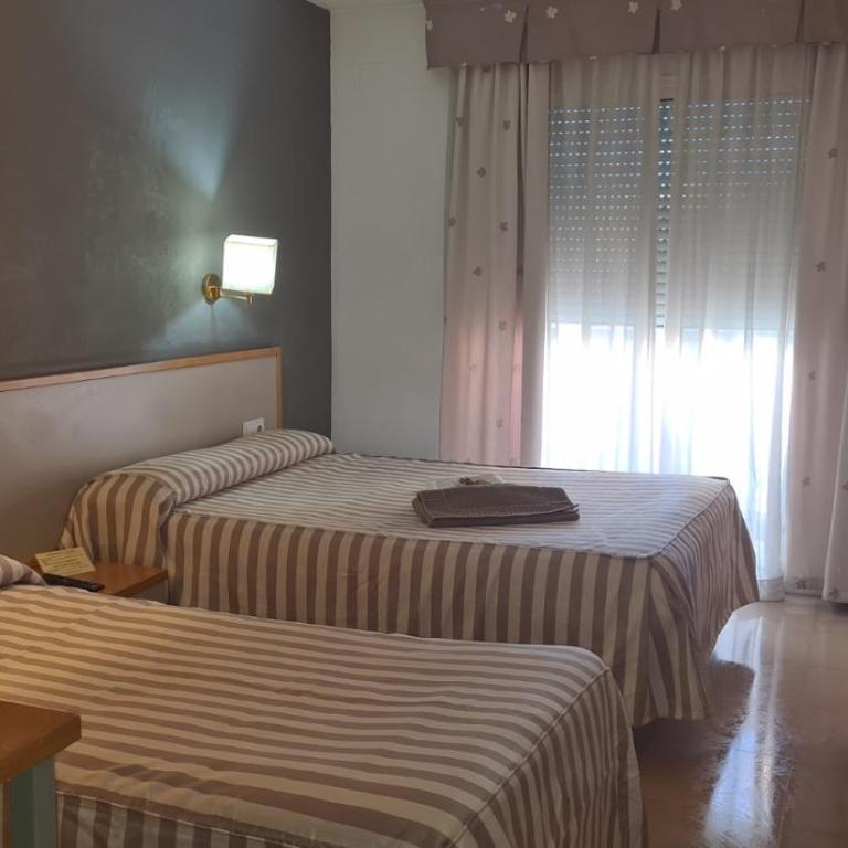 Hotel Cosmos Tarragona - Habitación Triple con balcón - 9