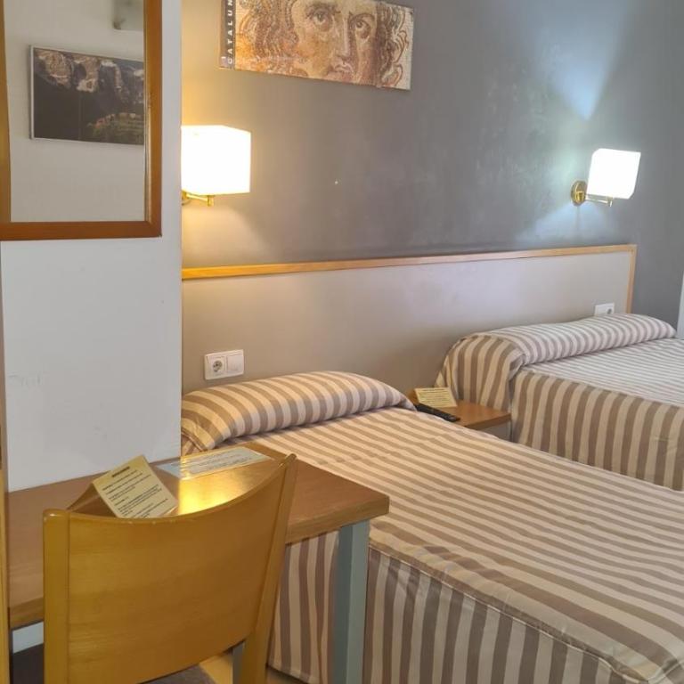 Hotel Cosmos Tarragona - Habitación Triple con balcón - 7