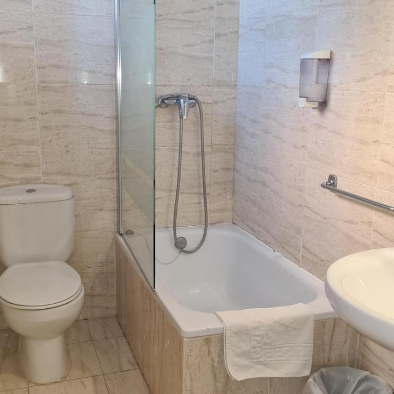 Hotel Cosmos Tarragona - Habitación Doble con balcón - 4