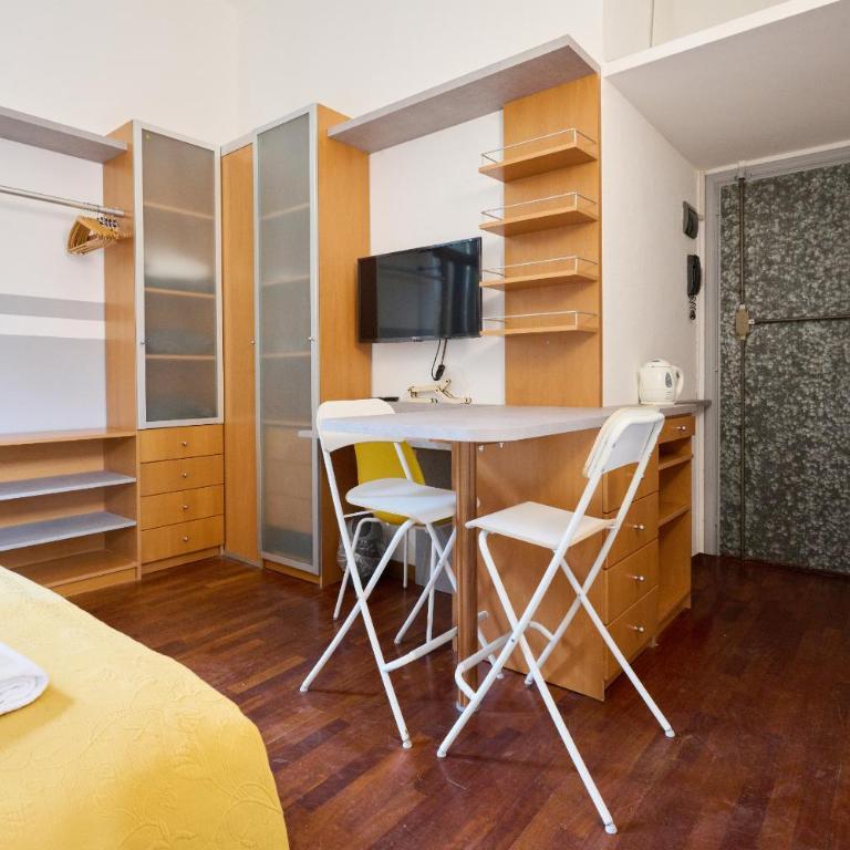 Artist Nadia's apartment in Porta Vercellina - Appartamento con 1 Camera da Letto - 2