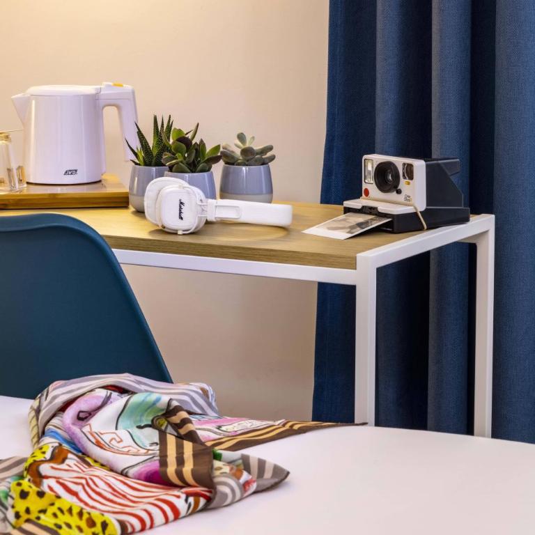 Hotel Paris Louis Blanc - Chambre Lits Jumeaux Standard - 2