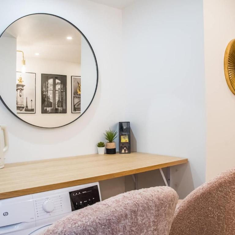 T2 à Paris Centre Smart TV, Nespresso, WIFI - One-Bedroom Apartment - 2