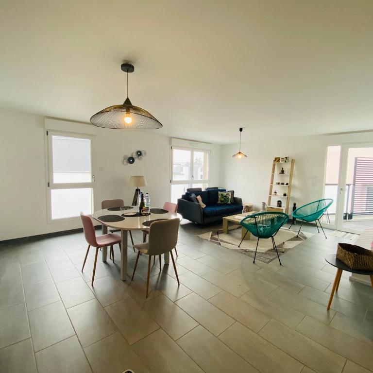 Appartement Orchidées proche centre Ville - Two-Bedroom Apartment - 10