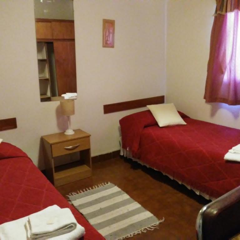 Residencial Sissus - Habitación Doble con baño privado externo - 2 camas - 4