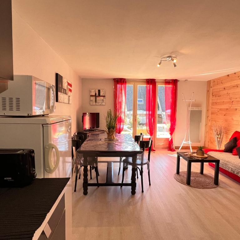 T2 ensoleillé. Terrasse et vaste jardin commun - One-Bedroom Apartment - 2