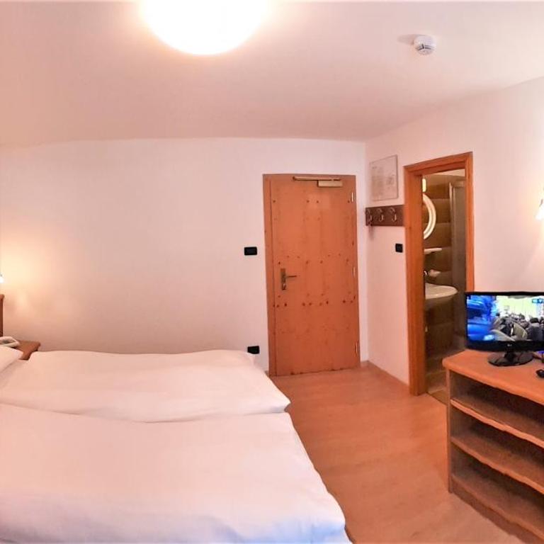 Albergo Arnica - Camera Matrimoniale/Doppia con Letti Singoli - 7