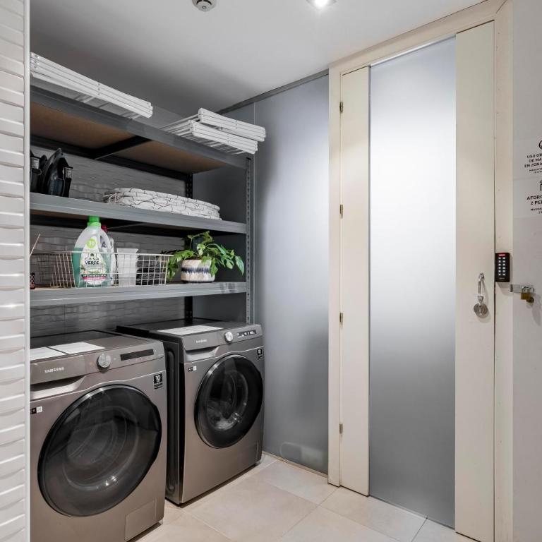 Bob W Madrid Chueca - Original Studio - Kitchenette - City View - 15