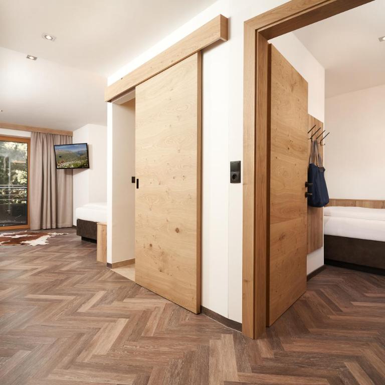 Hotel Gundolf - Familiensuite mit Balkon - 10