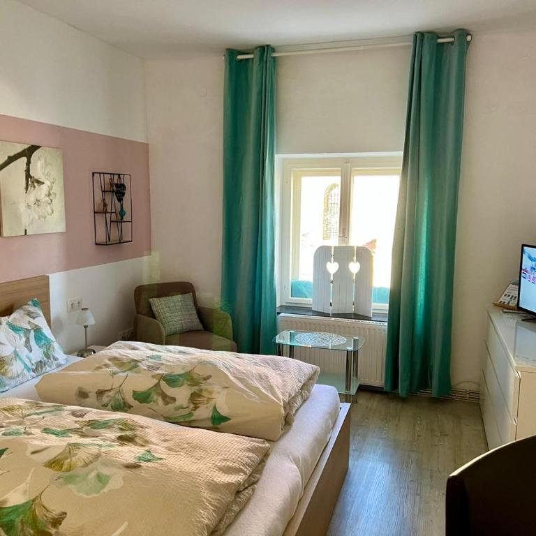 B&B Leonhard 7 - Doppelzimmer mit Bergblick - 1