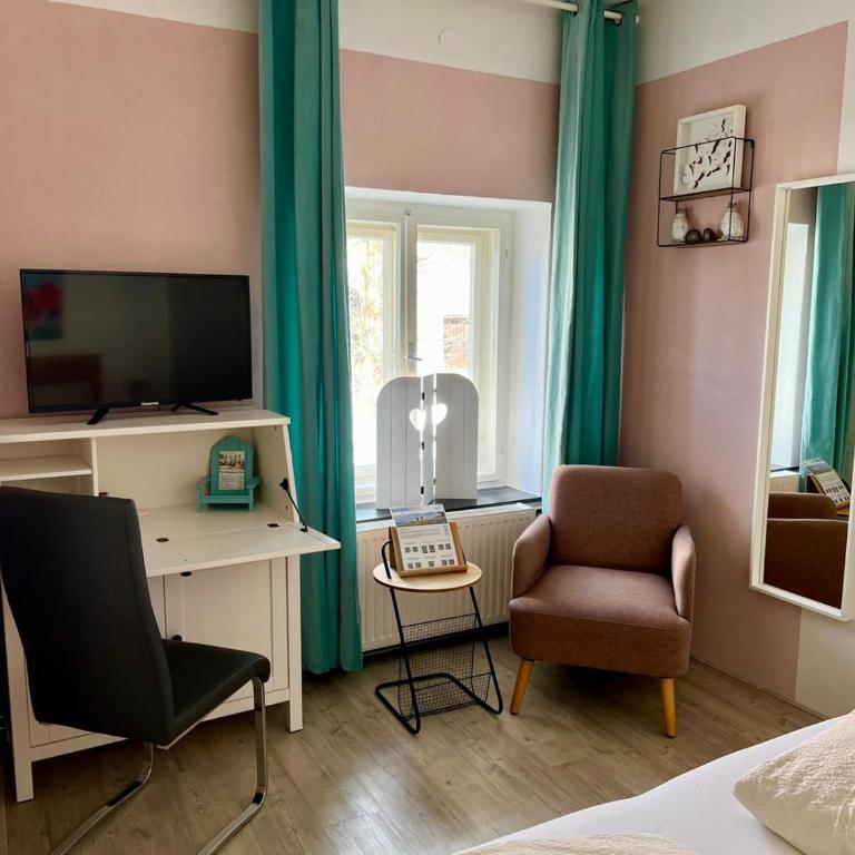 B&B Leonhard 7 - Doppelzimmer mit Bergblick - 2