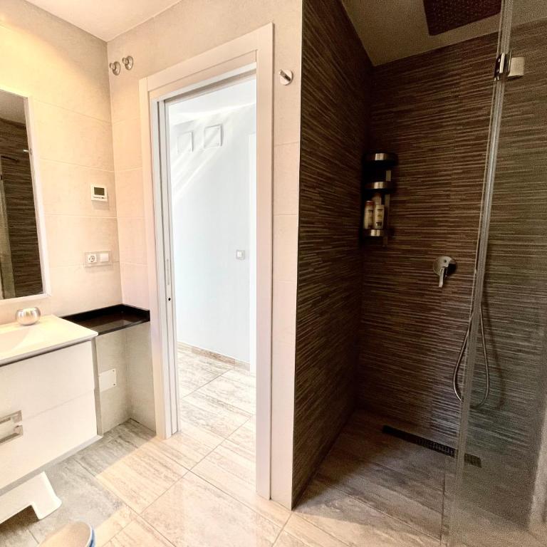 Exclusive Apartments on the first line of Benidorm Mar y Sol - Three-Bedroom Apartment - 27