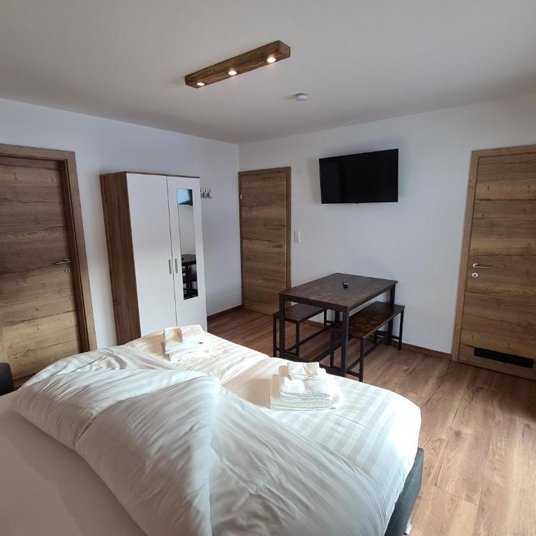 Hotel Pension Annerlhof - Familienzimmer mit Balkon - 2