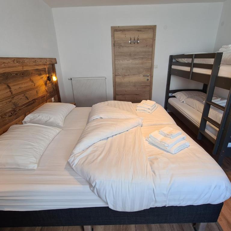Hotel Pension Annerlhof - Familienzimmer mit Balkon - 11