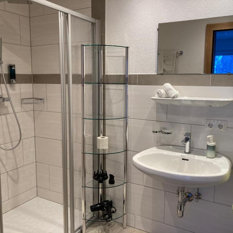 Apart Garni Dorfblick - Doppelzimmer mit Balkon - 9