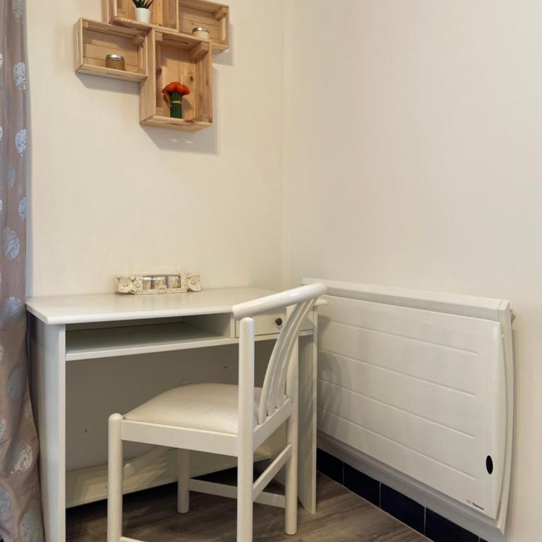 Appartement climatisé Bord de Mer La Faviere - Apartamento con terraza - 9