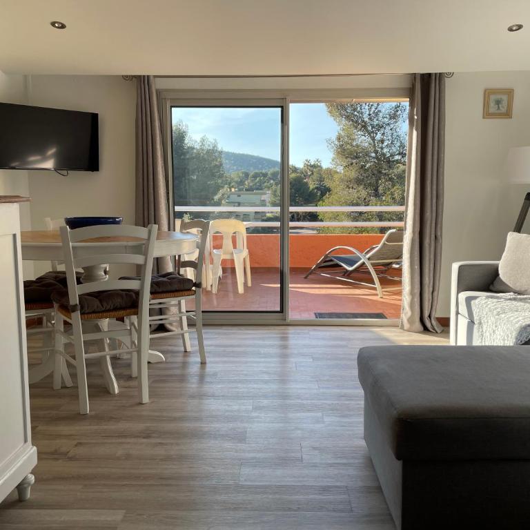 Appartement climatisé Bord de Mer La Faviere - Apartamento con terraza - 1
