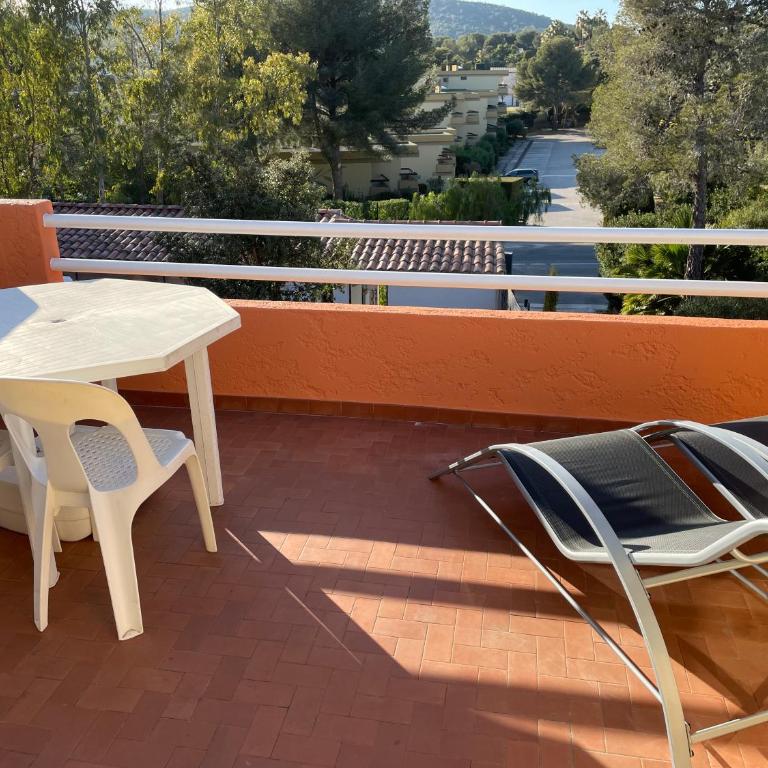 Appartement climatisé Bord de Mer La Faviere - Apartamento con terraza - 4
