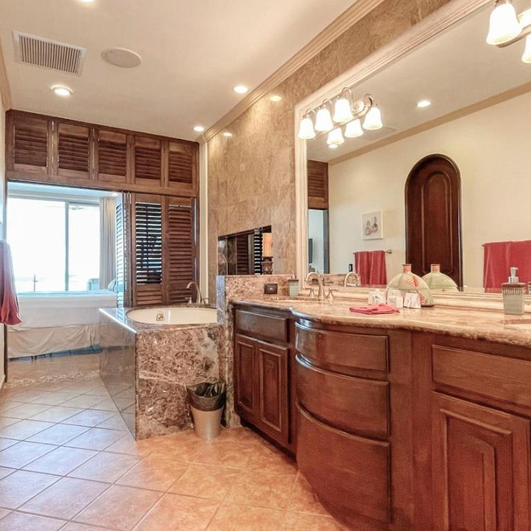 Esmeralda Beach Resort - Two-Bedroom Apartment - 1