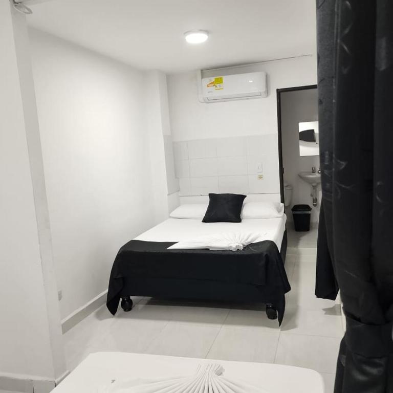 HOTEL BLACK & WHITE - Habitación Doble - 2 camas - 2