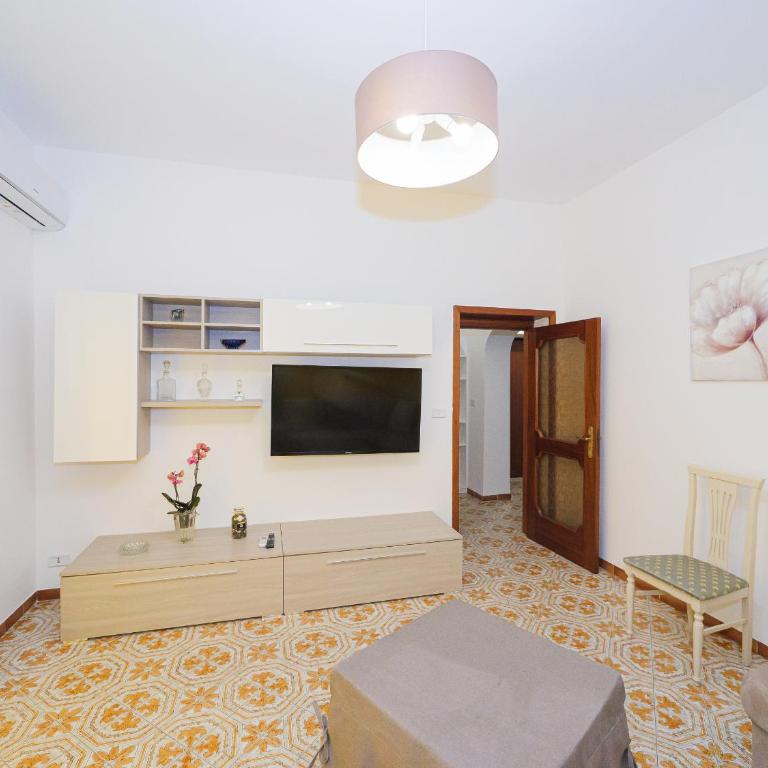 Maison Flavia - Three-Bedroom Apartment - 16