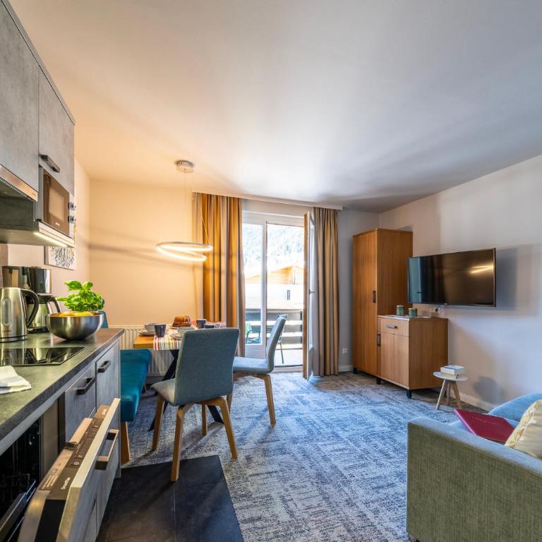 Gästehaus Schusser an der Therme, Frühstück, Doppelzimmer und Ferienwohnung - Apartment mit 1 Schlafzimmer - 12