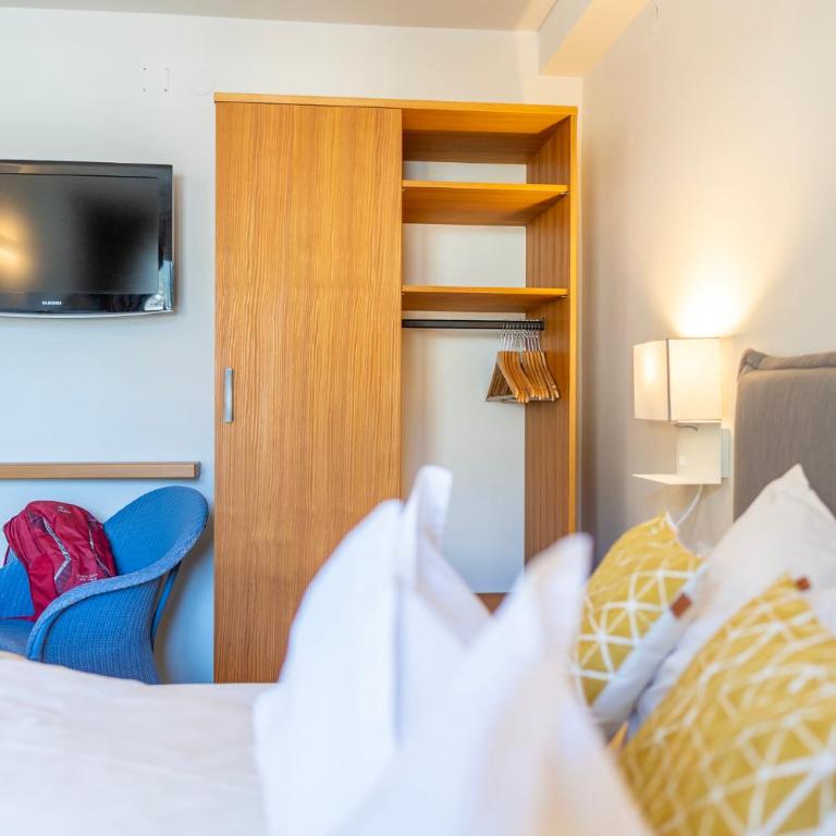 Gästehaus Schusser an der Therme, Frühstück, Doppelzimmer und Ferienwohnung - Apartment mit 1 Schlafzimmer - 16