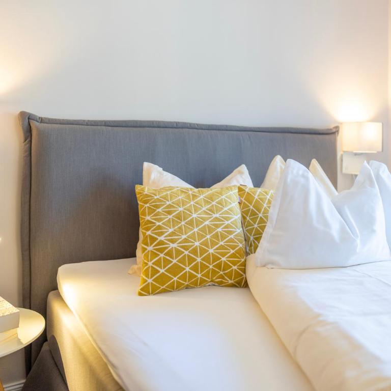 Gästehaus Schusser an der Therme, Frühstück, Doppelzimmer und Ferienwohnung - Apartment mit 1 Schlafzimmer - 15