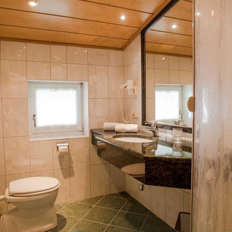 Apartpension Kappacher - Comfort Doppelzimmer mit Balkon - 2 Erwachsene und 1 Kind - 9