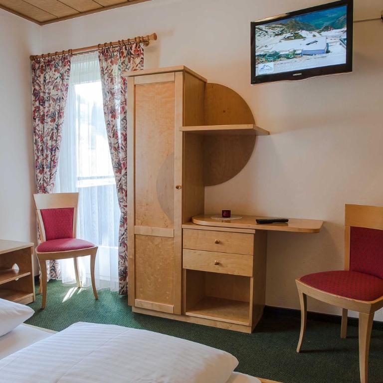 Apartpension Kappacher - Comfort Doppelzimmer mit Balkon - 2 Erwachsene und 1 Kind - 1