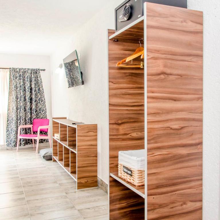 La Reina Hotel - Habitación Triple con baño - 8