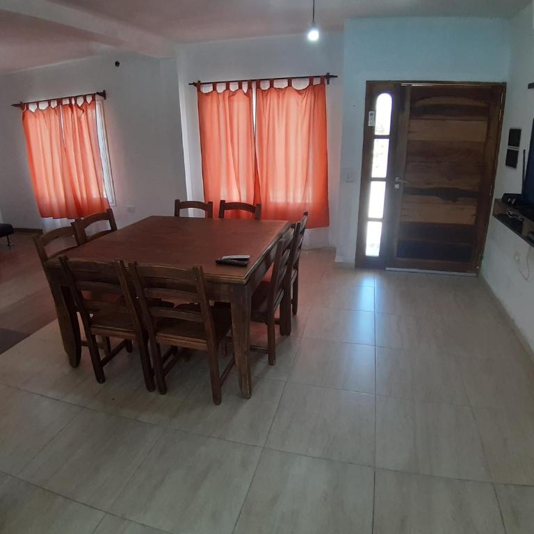 Casa con Piscina en Vistalba para 8 personas - Three-Bedroom House - 17