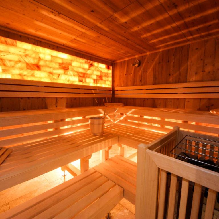 Hike & Bike, Wellness & Ski Guesthouse TALHEIMER since 1958 inklusive Therme TAUERN SPA & Jokercard - Studio mit Balkon - 9