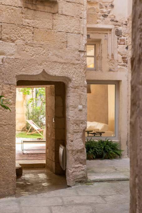 Private Mansion, completely renovated with swimming pool, in historical center - Villa con piscina privada - 40