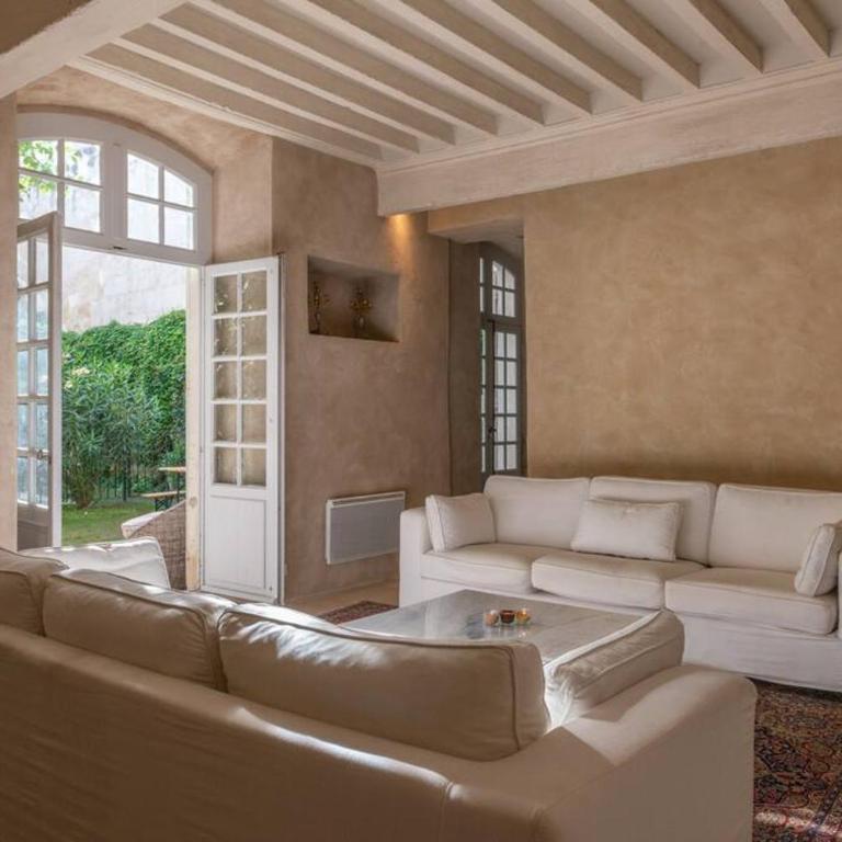 Private Mansion, completely renovated with swimming pool, in historical center - Villa con piscina privada - 42