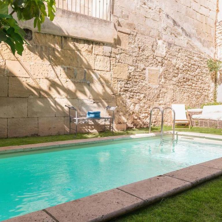 Private Mansion, completely renovated with swimming pool, in historical center - Villa con piscina privada - 45