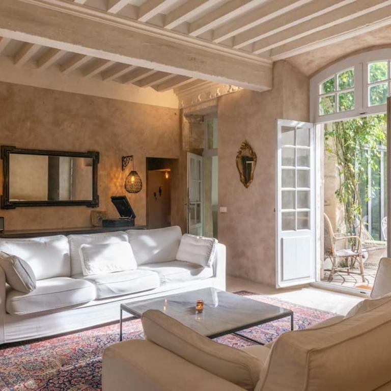 Private Mansion, completely renovated with swimming pool, in historical center - Villa con piscina privada - 36