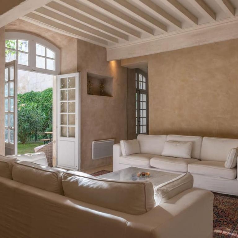 Private Mansion, completely renovated with swimming pool, in historical center - Villa con piscina privada - 35