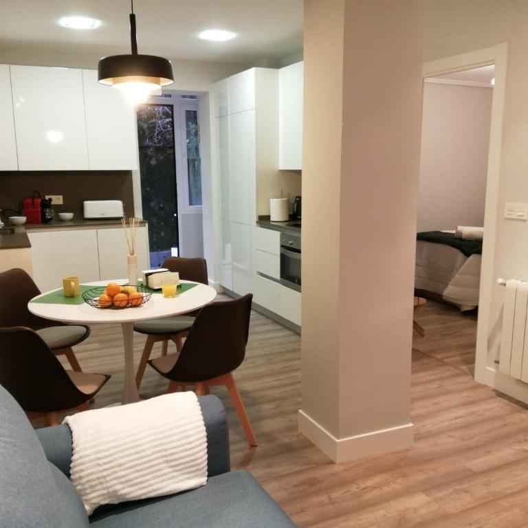 Lugar especial, gran patio, junto al ayuntamiento - Two-Bedroom Apartment - 5