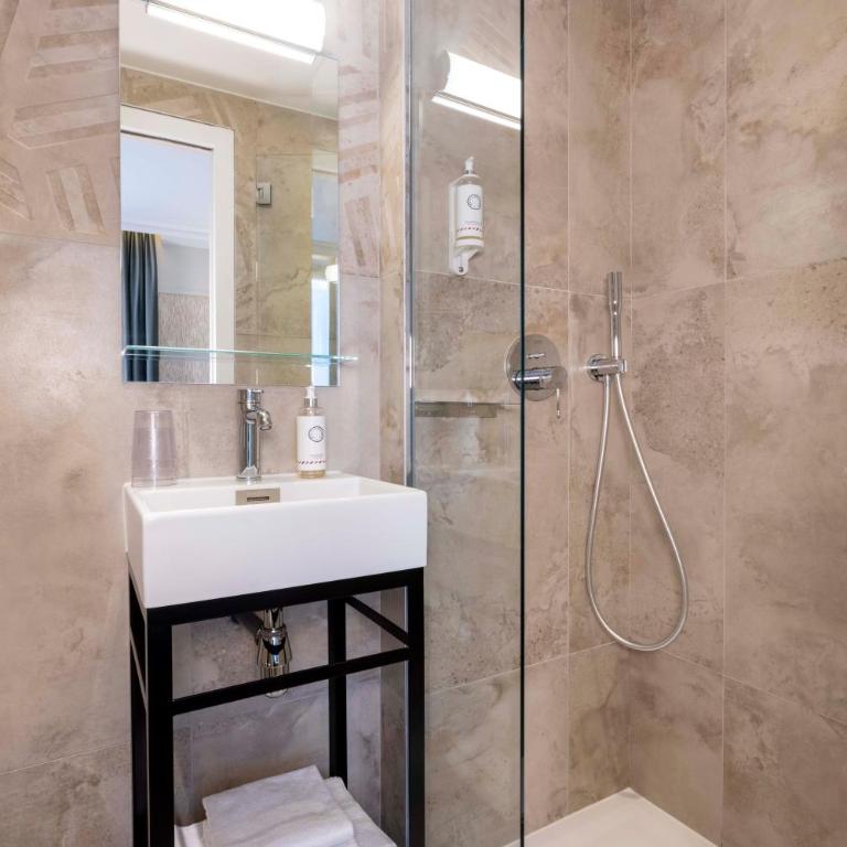 Grand Hôtel Lévêque - Chambre Double ou Lits Jumeaux Confort - 3
