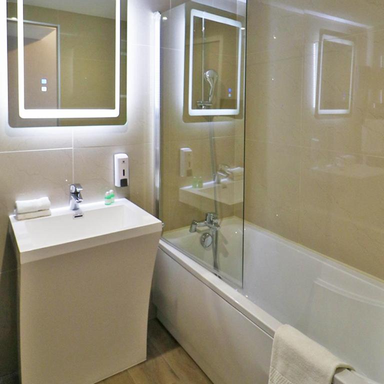 Hôtel Napoléon - Chambre Deluxe - 3