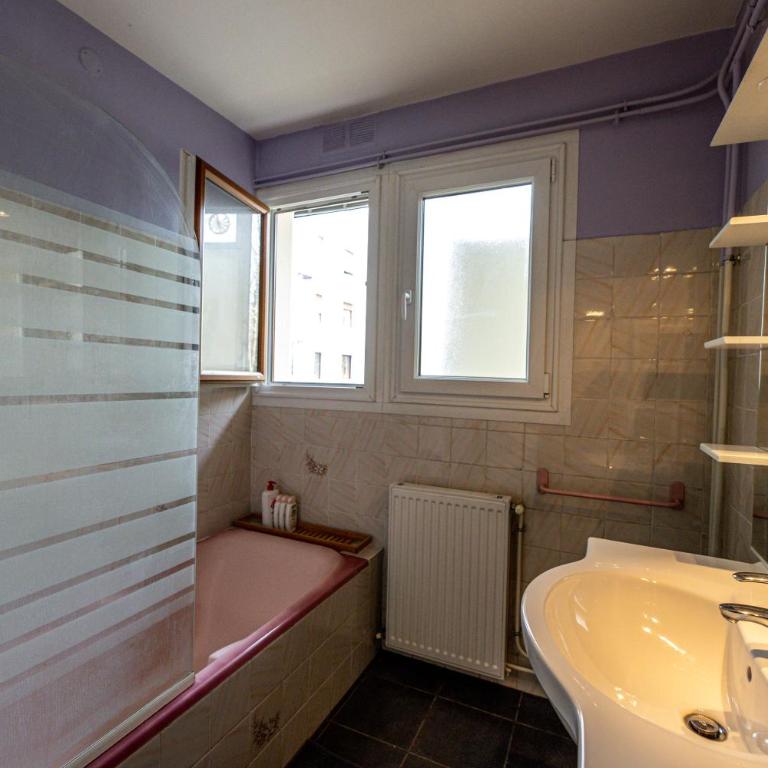 RARE, Fonctionnel, Idéal Famille ou Business - Appartement - 26