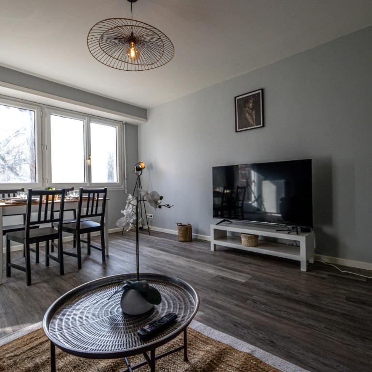 RARE, Fonctionnel, Idéal Famille ou Business - Appartement - 5