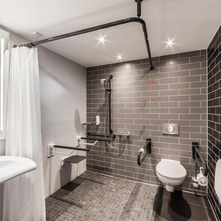 Holiday Inn Express - MUNICH NORTH by IHG - Habitación Estándar adaptada para personas de movilidad reducida - 1 cama grande - 4