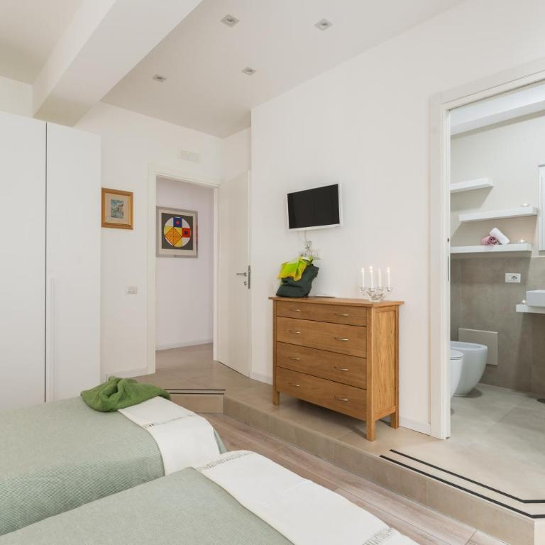 Vatican Townhouse - Three-Bedroom Apartment - 18